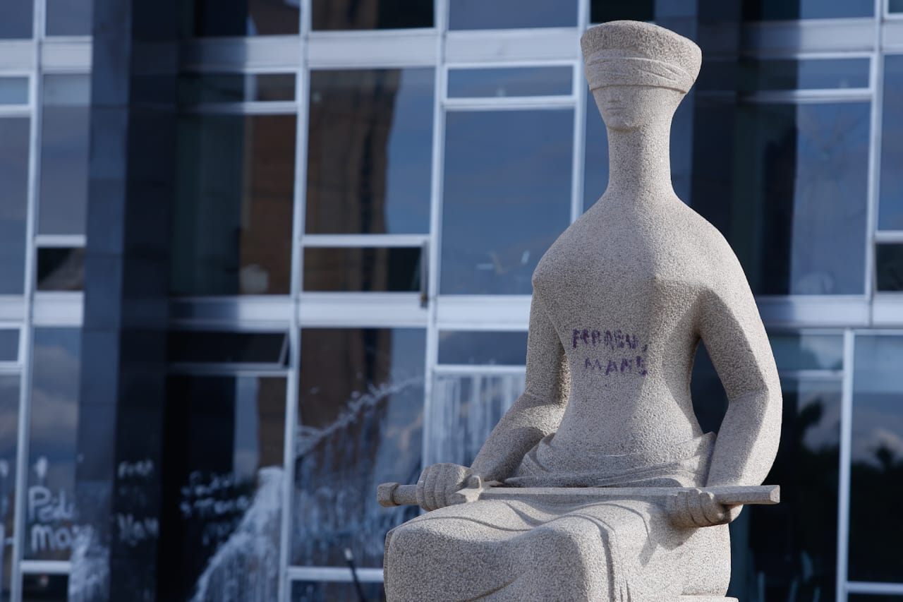 Moraes pede condenação de 16 réus por atos de 8 de Janeiro