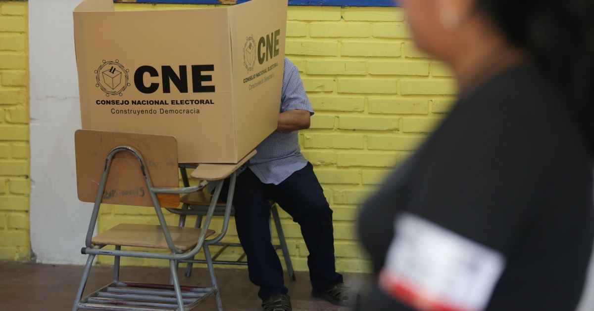Honduras Decide Futuro em Eleições Presidenciais Acirradas
