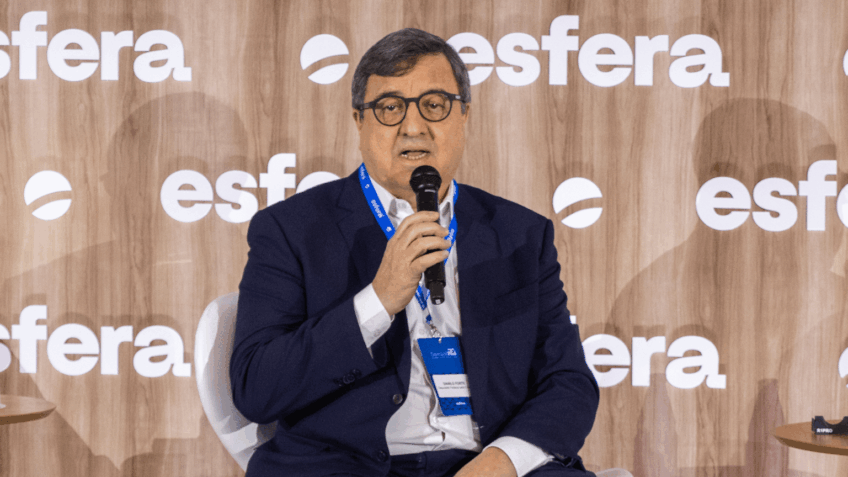 Academia Brasileira Precisa Conectar-se à Sociedade, diz Deputado