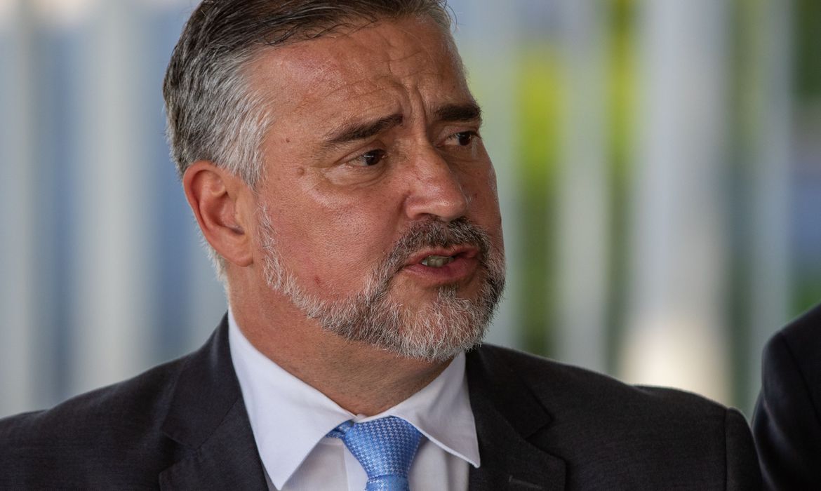 PT lança Pimenta ao Senado e mira “vingança” eleitoral