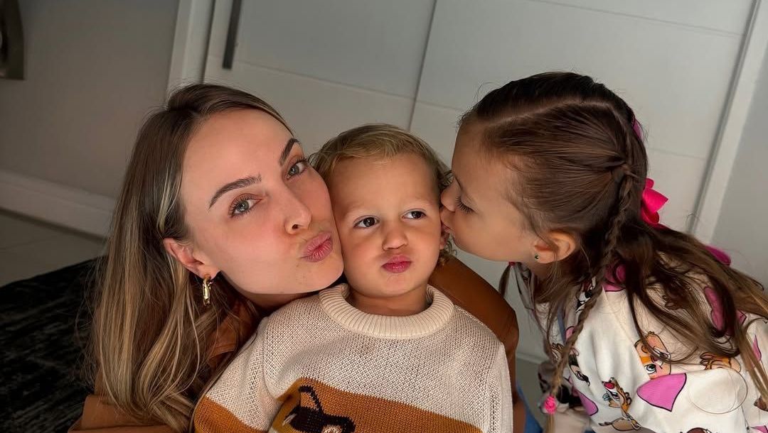 Filho de Tata Estaniecki Recebe alta após pneumonia a influenciadora Tata Estaniecki