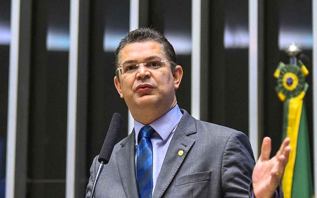 Deputado do PL Busca autorização para visitar Bolsonaro na PF