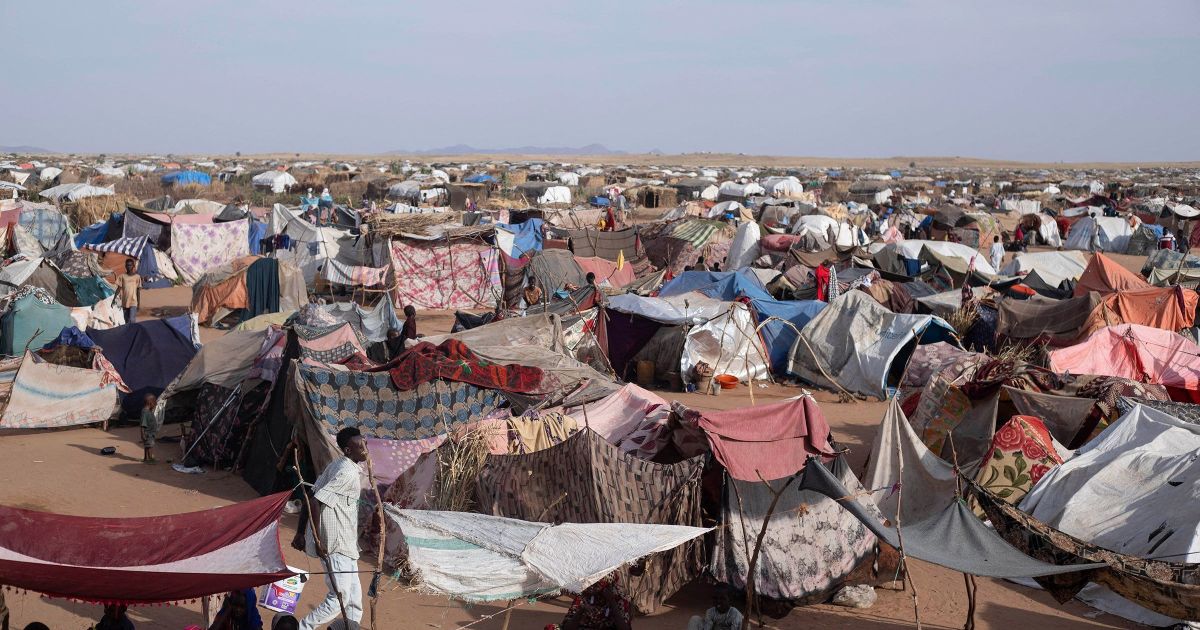 Trump Promete intervir na guerra do Sudão Após Pedido Saudita