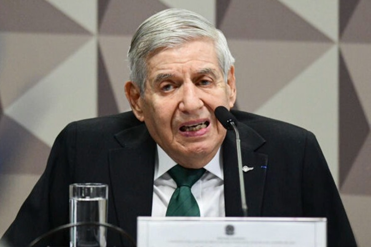 Moraes dá 5 dias para Heleno comprovar Alzheimer