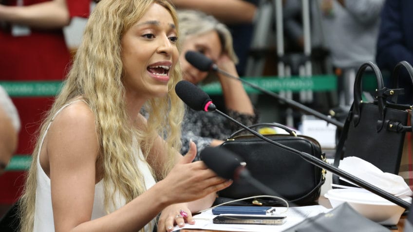 Erika Hilton Detona PL: Partido da Papuda Lotada na Câmara