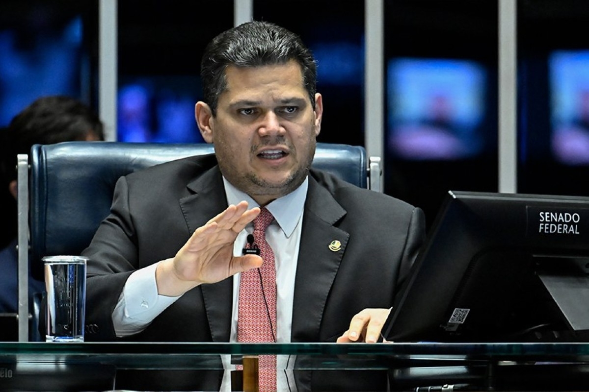 Alcolumbre critica demora do Planalto em indicar Messias ao STF