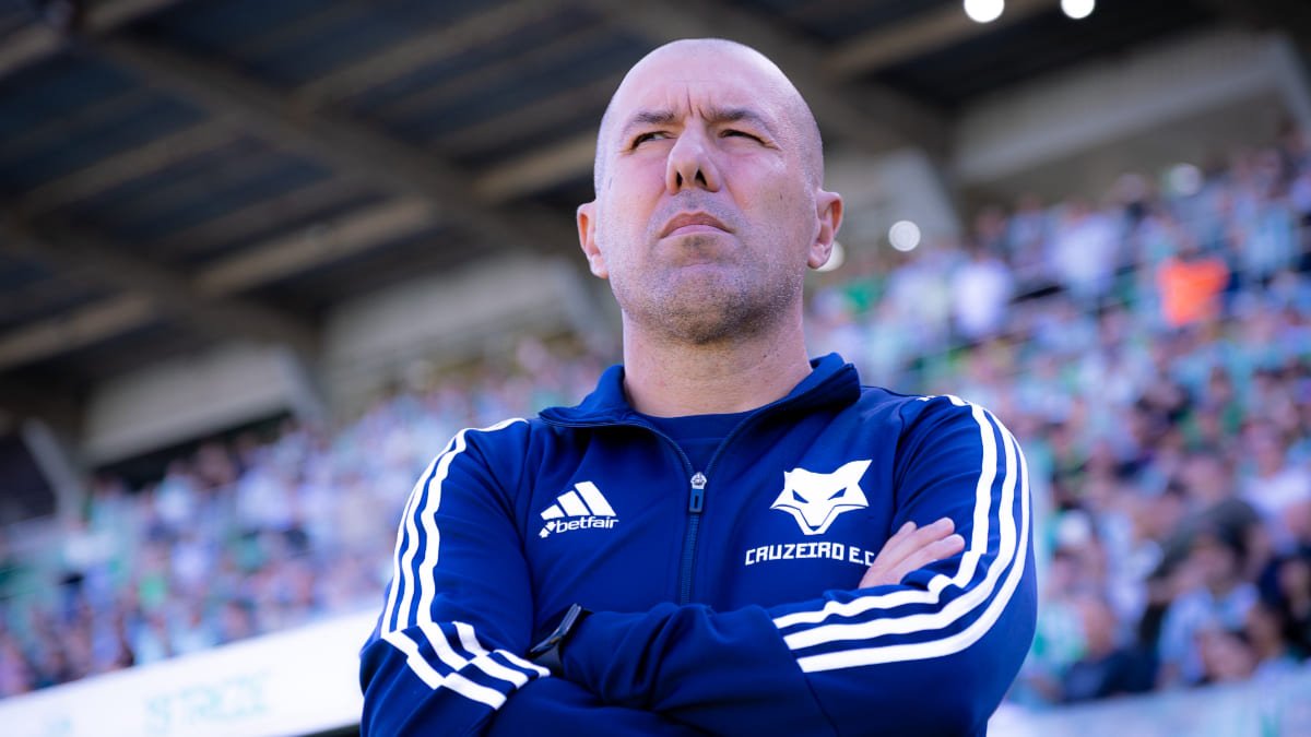 Taróloga Prevê VAR Polêmico e Jogo Dividido em Ceará x Cruzeiro