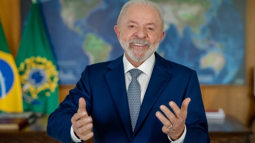 Lula sanciona lei que isenta IR para quem ganha até R$ 5000
