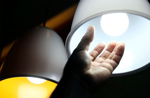 Bandeira tarifária cai para amarela e alivia o bolso