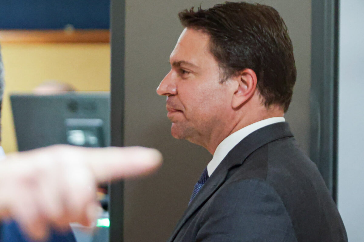 Câmara bloqueia salário de Ramagem, foragido nos Estados Unidos