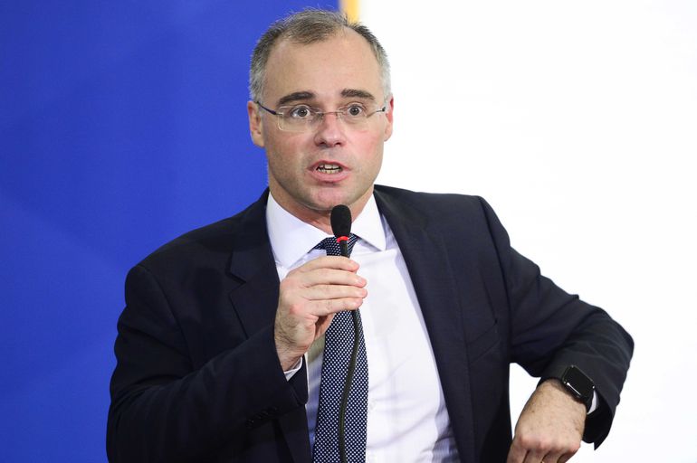 CPMI do INSS busca diálogo com André Mendonça no STF