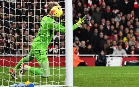 Html Arsenal Amplia vantagem na Liderança do Inglês São Paulo/SP – o