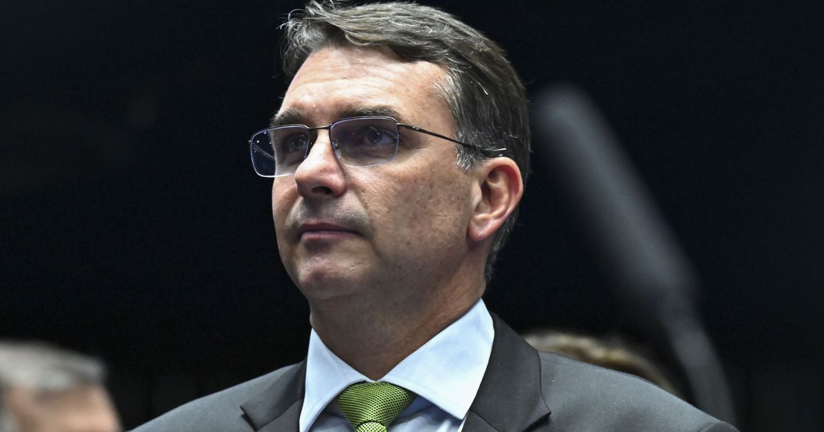 Flávio Bolsonaro Inicia Articulação por anistia e Unidade da Direita