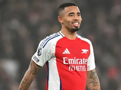 Gabriel Jesus retorna aos relacionados do Arsenal após lesão