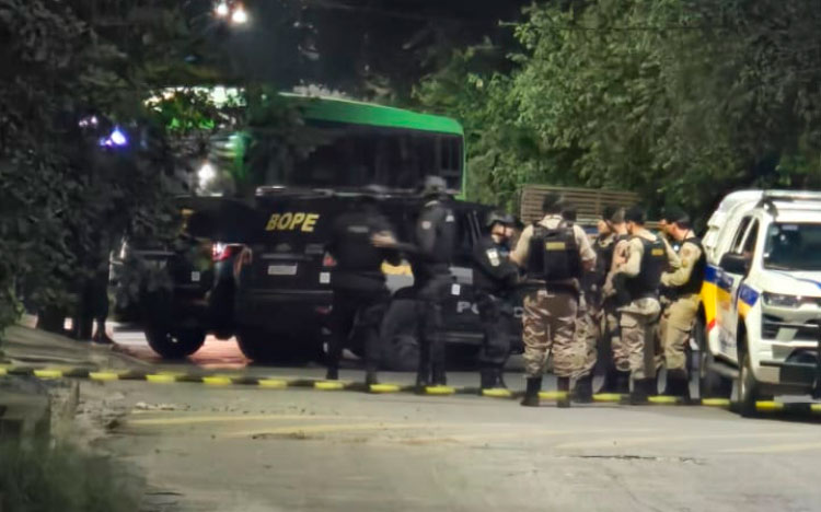 BOPE Contém homem em surto psicótico Armado em Sete Lagoas
