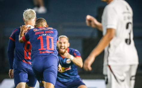 Vitória Sofre Goleada e Cai para a zona da Degola