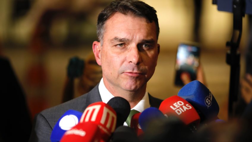 Flávio Bolsonaro Definido como Candidato: anistia Urgente