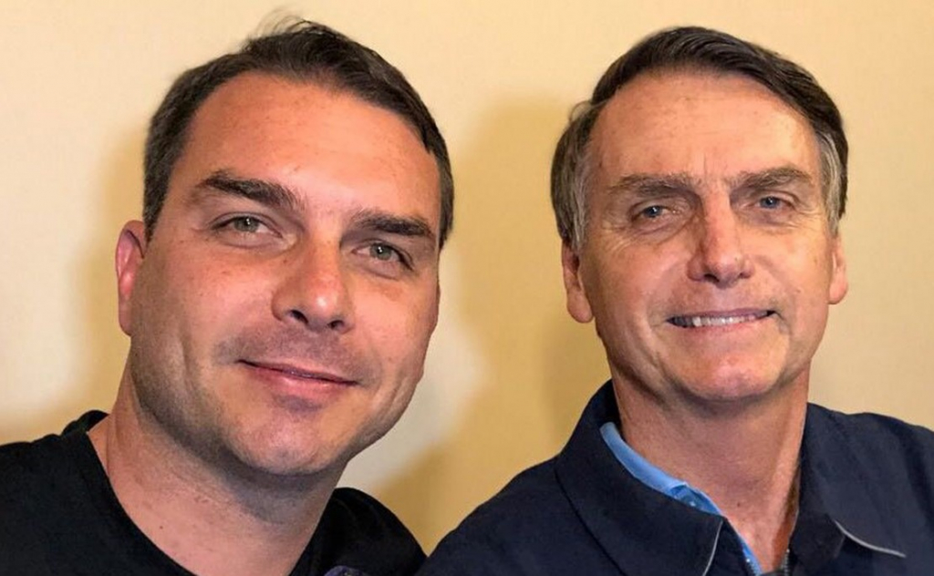 flavio-bolsonaro-e-pai-1110x685-1-1024x632-1