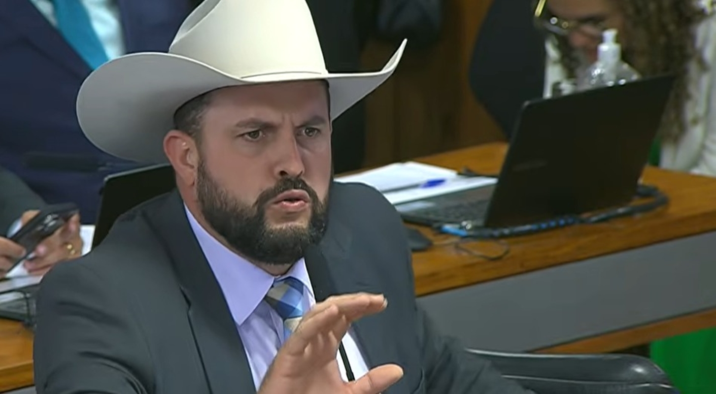 Zé Trovão se manifesta contra paralisação de caminhoneiros