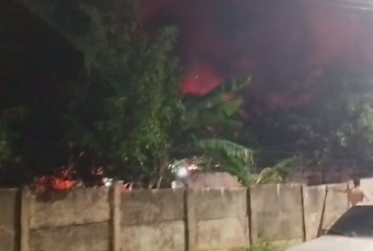 Incêndio em Curvelo destrói barracão e Desespera Moradores