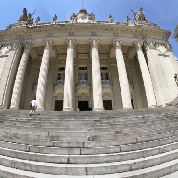 Presidente da Alerj é preso em operação da Polícia Federal