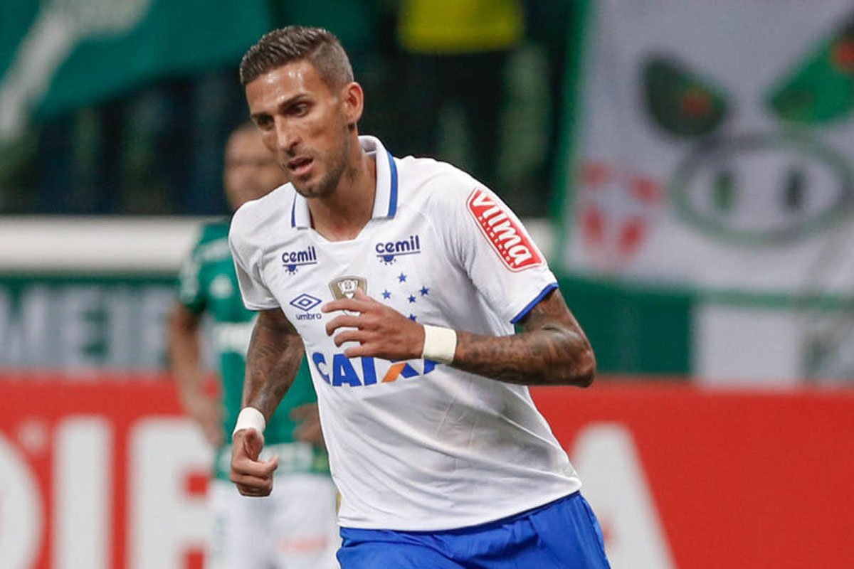 Cruzeiro Obtém Vitória Judicial em Disputa com ex-atacante