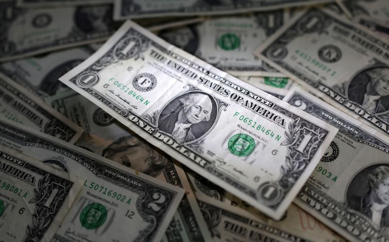 Dólar Cede Terreno em Meio a Expectativas sobre o Fed