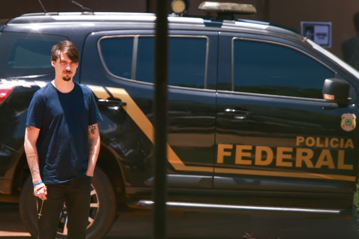 Jair Renan Visita Bolsonaro em Contexto Judicial