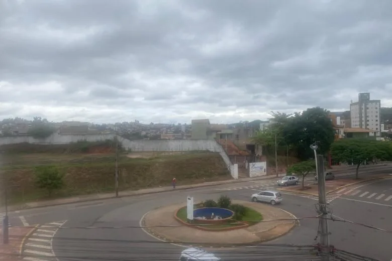 Calor E Chuva Isolda Marcam A Segunda-Feira Em Minas