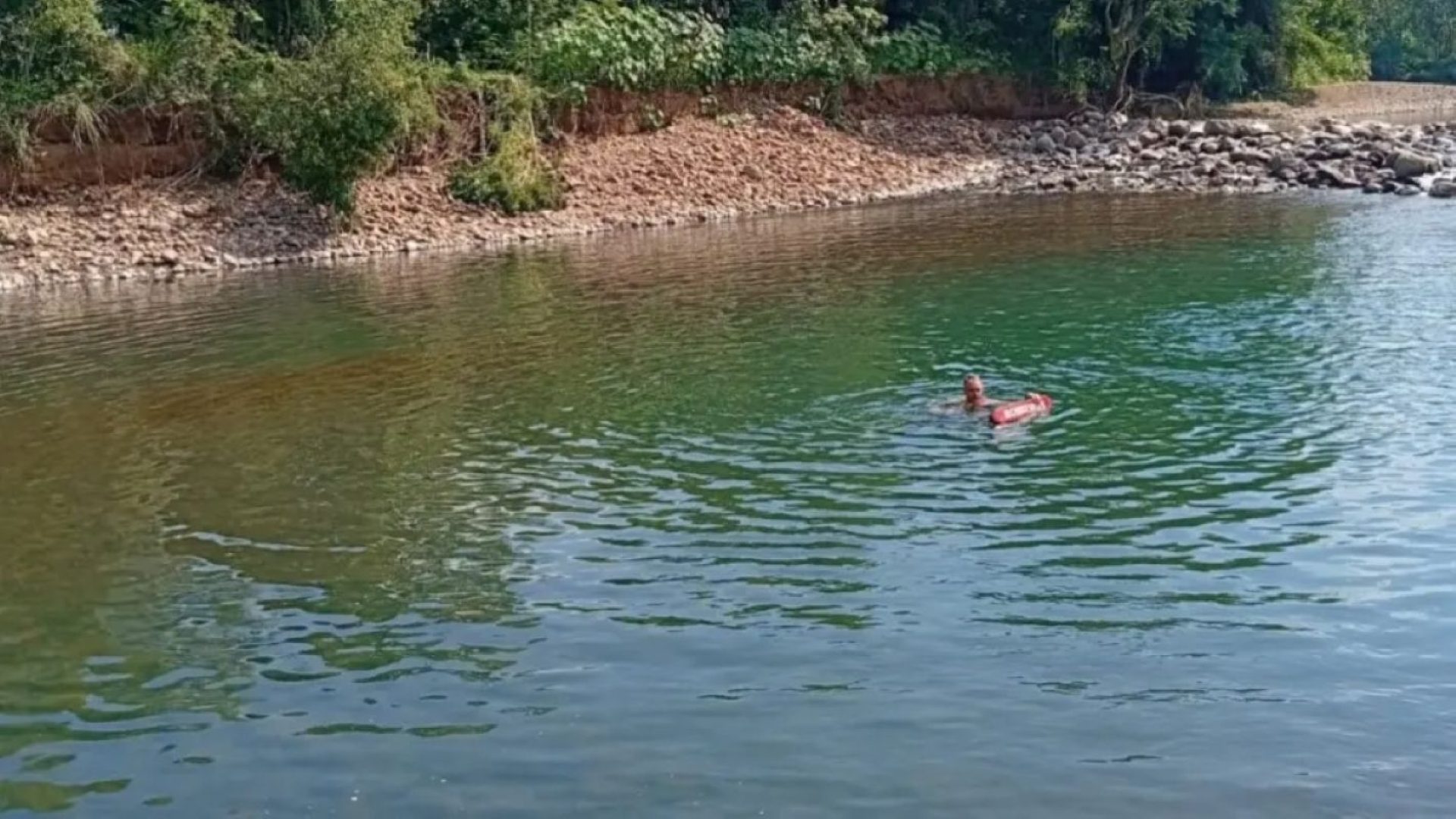 Corpo-da-mulher-foi-encontardo-submerso-ha-mais-de-uma-hora