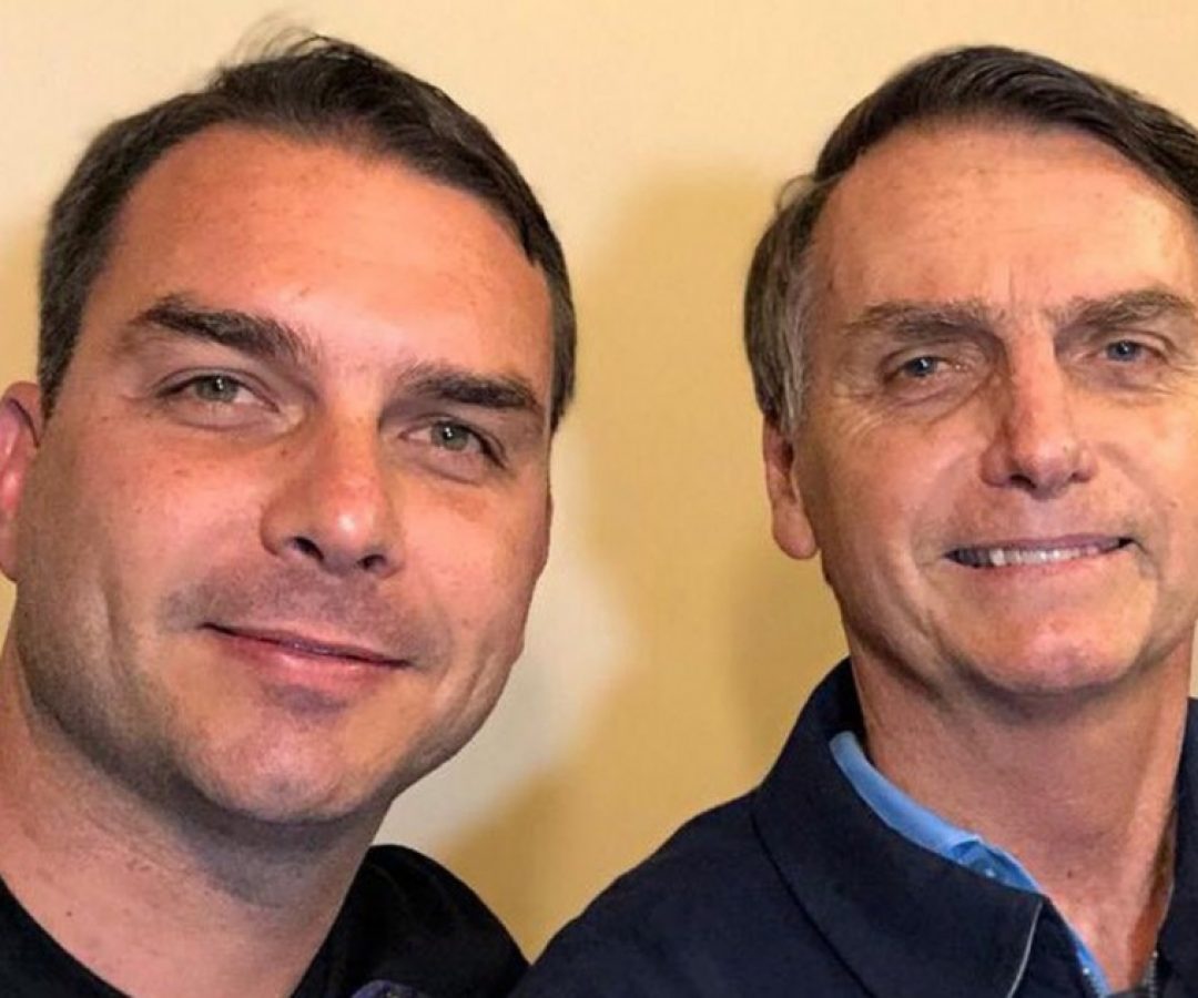 flavio-bolsonaro-e-pai-1110x685-1-1024x632-1